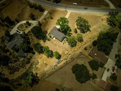 26191 Bear Valley Rd, Tehachapi, CA 93561 photo 1