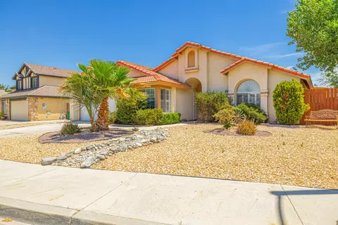 38022 53rd St E, Palmdale, CA 93552 photo 2