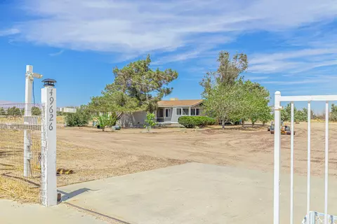 49626 230th St W, Lancaster, CA 93536 photo 2