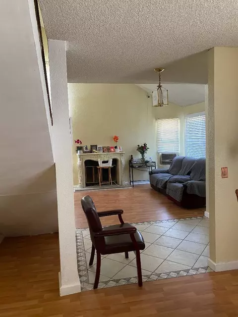 37215 Bunker Ct, Palmdale, CA 93550 photo 3