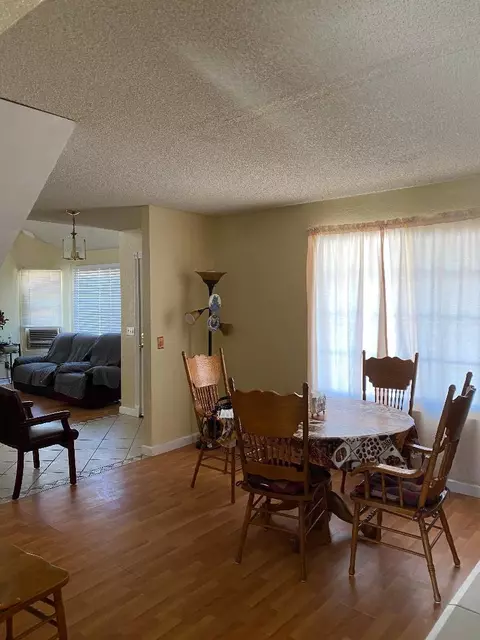 37215 Bunker Ct, Palmdale, CA 93550 photo 4
