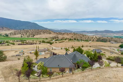23509 Bertram Cir, Tehachapi, CA 93561 photo 3