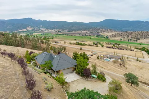 23509 Bertram Cir, Tehachapi, CA 93561 photo 4