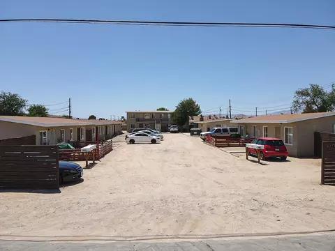 2841 B St, Rosamond, CA 93560 photo 2