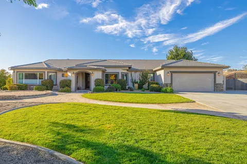 4053 Equestrian Way, Lancaster, CA 93536 photo 2