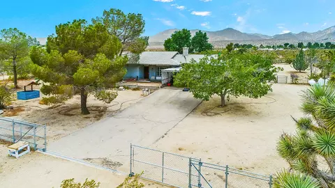 16776 Avenue W10 E, Llano, CA 93544 photo 1