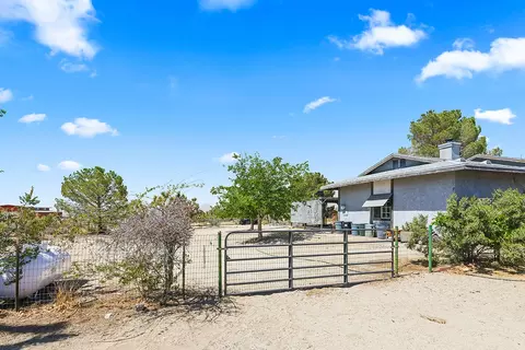 16776 Avenue W10 E, Llano, CA 93544 photo 21