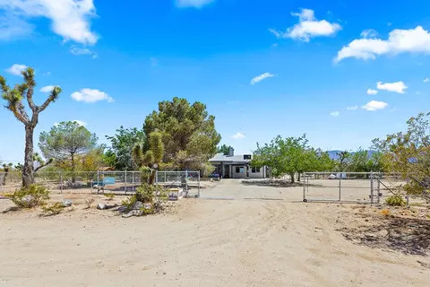 16776 Avenue W10 E, Llano, CA 93544 photo 2
