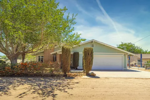 38711 26th St E, Palmdale, CA 93550 photo 2