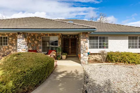 28781 Gleneagle Ct, Tehachapi, CA 93561 photo 3