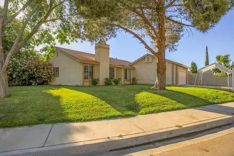 44201 Foxton Ave, Lancaster, CA 93535 photo 2
