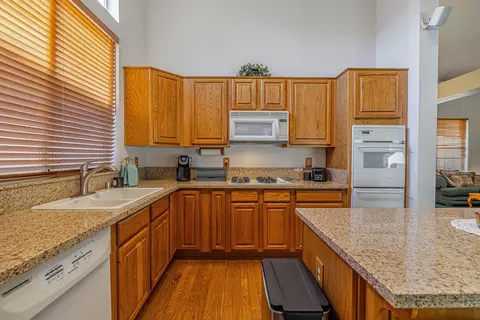4728 Kindling Ct, Lancaster, CA 93536 photo 12