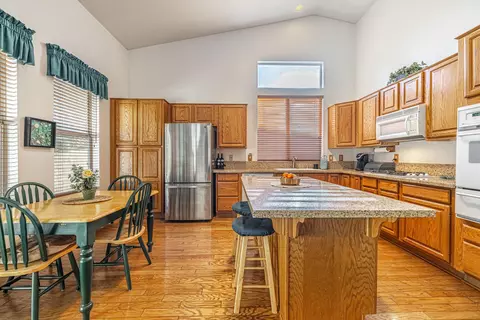 4728 Kindling Ct, Lancaster, CA 93536 photo 11