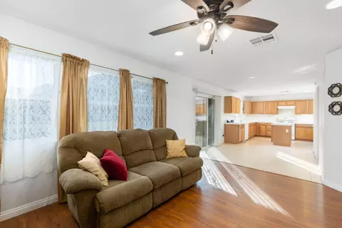 43633 Castle Cir, Lancaster, CA 93535 photo 13