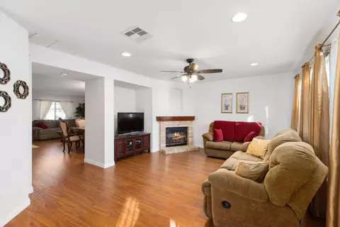 43633 Castle Cir, Lancaster, CA 93535 photo 1