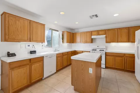 43633 Castle Cir, Lancaster, CA 93535 photo 10