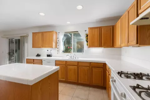 43633 Castle Cir, Lancaster, CA 93535 photo 11