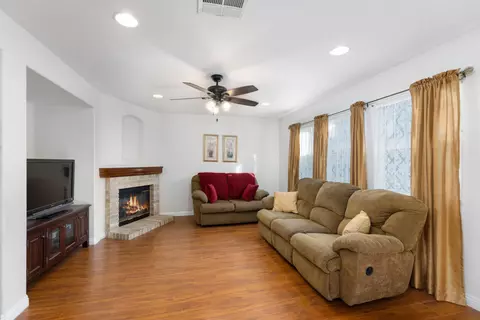 43633 Castle Cir, Lancaster, CA 93535 photo 2