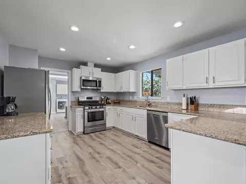 42871 Sachs Dr, Lancaster, CA 93536 photo 7