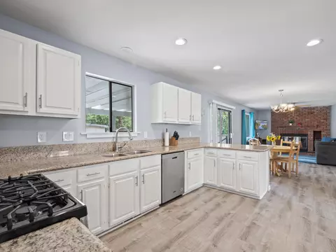 42871 Sachs Dr, Lancaster, CA 93536 photo 9