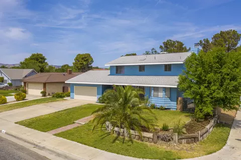42871 Sachs Dr, Lancaster, CA 93536 photo 2