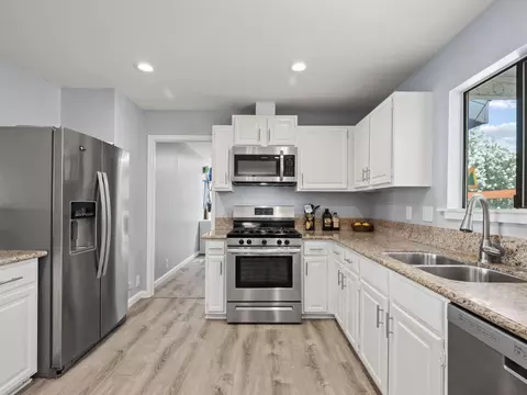 42871 Sachs Dr, Lancaster, CA 93536 photo 8