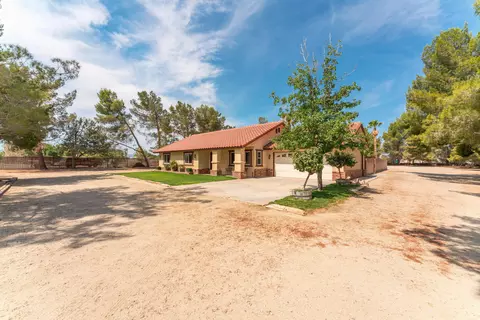 45119 43rd St E, Lancaster, CA 93535 photo 2
