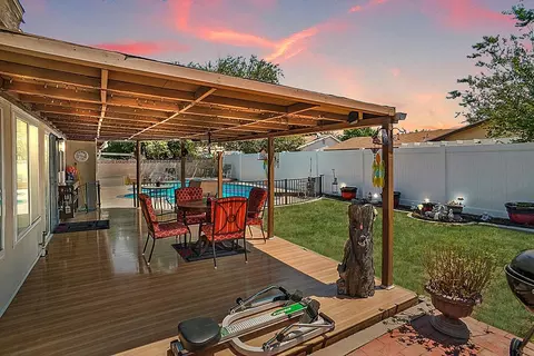 44242 Gingham Ave, Lancaster, CA 93535 photo 3