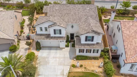 5750 Balmont St, Lancaster, CA 93536 photo 2