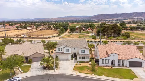 5750 Balmont St, Lancaster, CA 93536 photo 3
