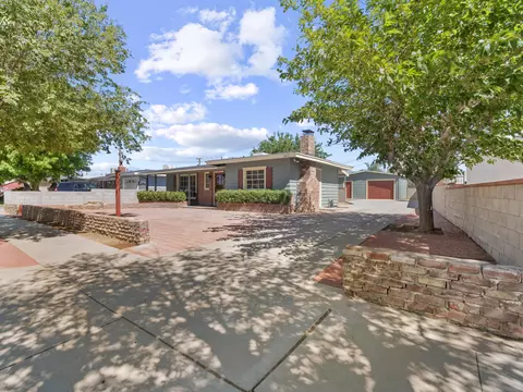2017 Shasta St, Mojave, CA 93501 photo 2