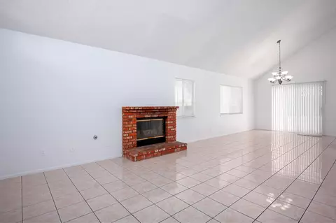 43824 8th St E, Lancaster, CA 93535 photo 4