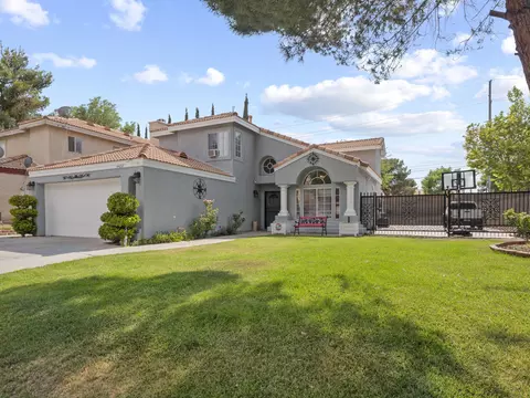 44221 Lively Ave, Lancaster, CA 93536 photo 2
