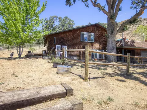 23840 Coyote Ct, Tehachapi, CA 93561 photo 2