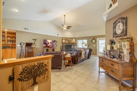 22040 Mid Way, Tehachapi, CA 93561 photo 6