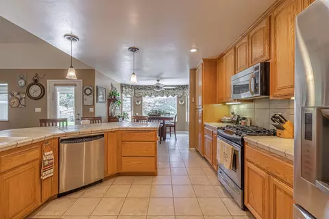 22040 Mid Way, Tehachapi, CA 93561 photo 14