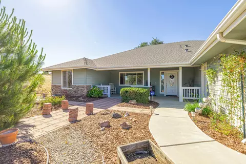 22040 Mid Way, Tehachapi, CA 93561 photo 2