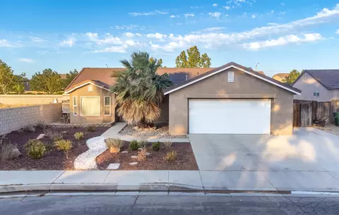 44322 Hampton St, Lancaster, CA 93536 photo 2