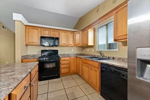 44322 Hampton St, Lancaster, CA 93536 photo 10