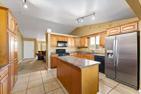 44322 Hampton St, Lancaster, CA 93536 photo 9
