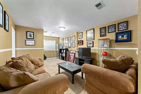 44322 Hampton St, Lancaster, CA 93536 photo 18