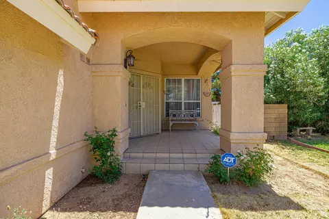 44110 Sunview Ct, Lancaster, CA 93535 photo 2