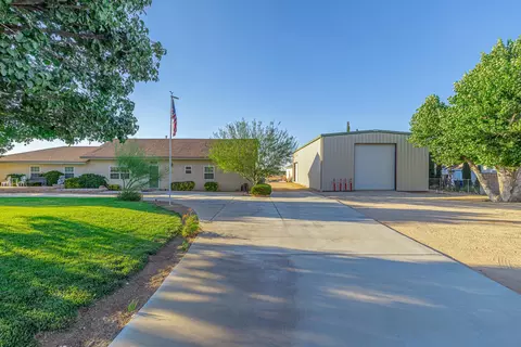 1631 Avenue L4 W, Lancaster, CA 93534 photo 2