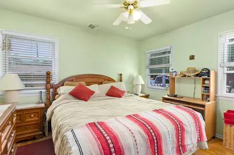 10647 Samoa Ave, Tujunga, CA 91042 photo 6