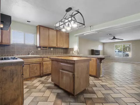 38231 15th St E, Palmdale, CA 93550 photo 5