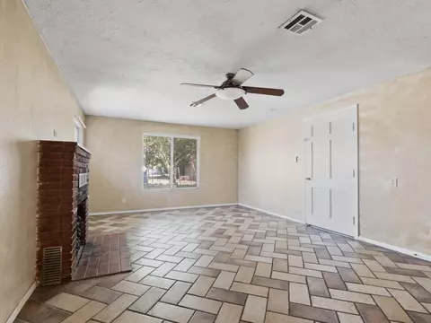 38231 15th St E, Palmdale, CA 93550 photo 8
