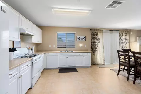 44324 Vineyard Dr, Lancaster, CA 93535 photo 6