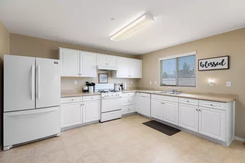44324 Vineyard Dr, Lancaster, CA 93535 photo 4