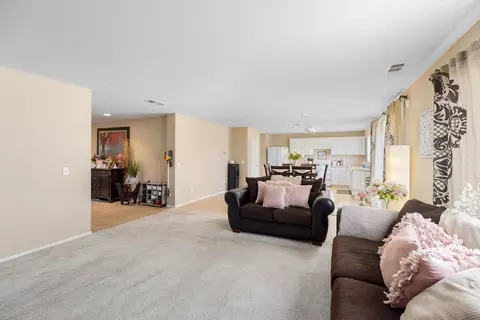 44324 Vineyard Dr, Lancaster, CA 93535 photo 9