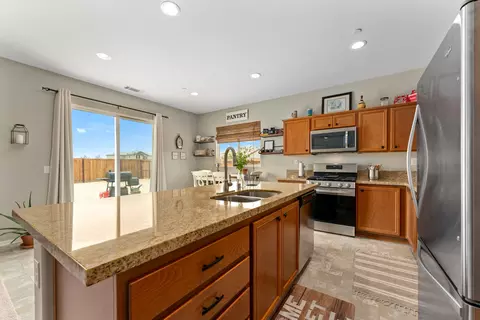 3536 Mount Whitney Ave, Rosamond, CA 93560 photo 6